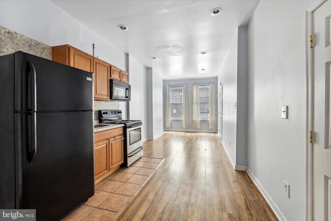 Building Photo - 1402 N Newkirk St