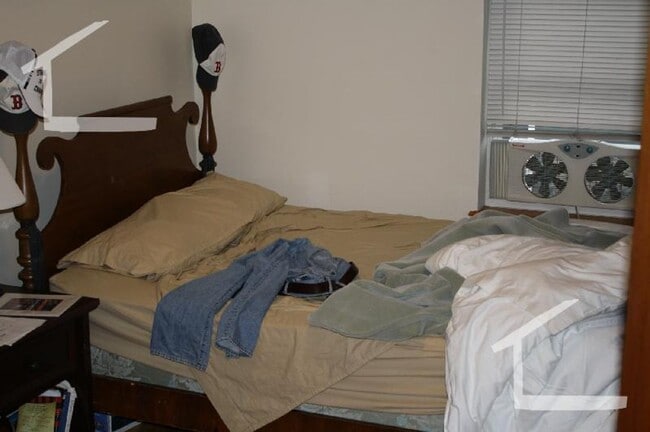 Photo - Nicely renovated 3 bed near Oak Square in Brighton. House