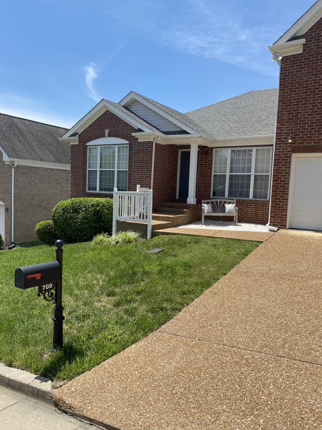 Mail box and entry - 709 Warmstone Ct