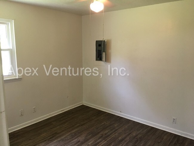 Building Photo - One Level Duplex