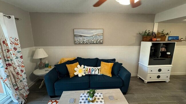 Foto del edificio - 209 W Miracle Strip Pkwy