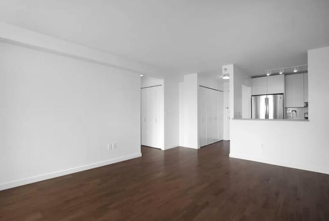 Building Photo - 420 W 42nd St
