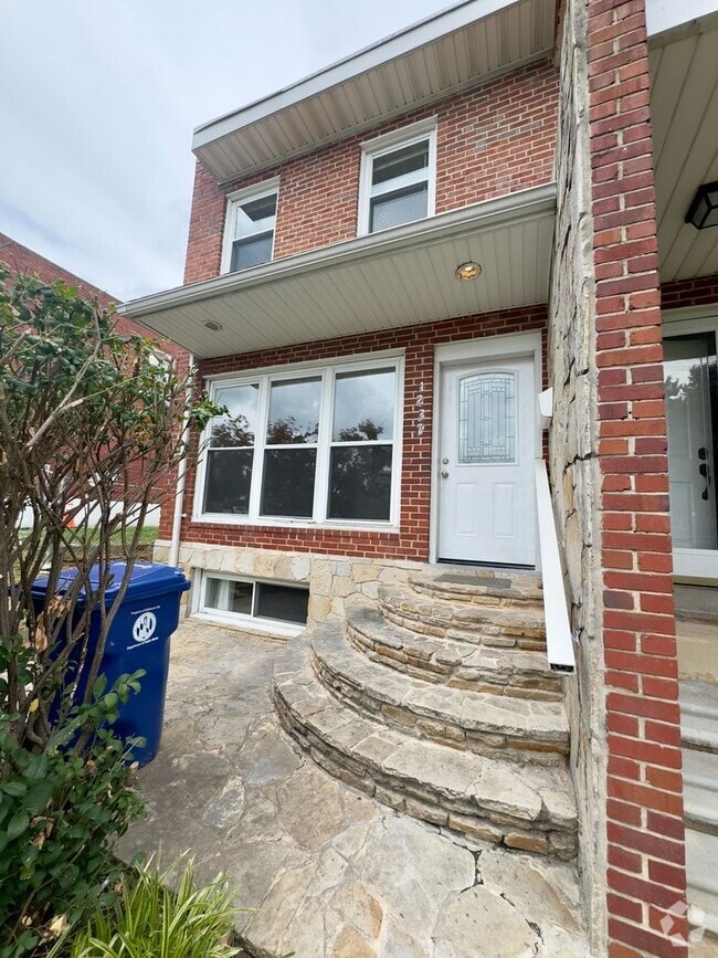 Building Photo - 1237 Pine Heights Ave