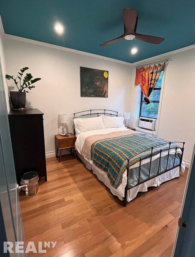 Foto del edificio - 283 E 4th St