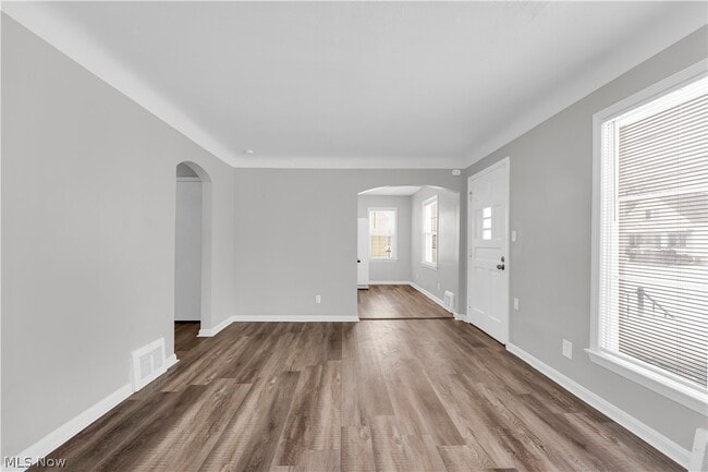 Building Photo - 876 E 209th St