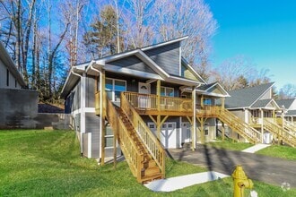 Building Photo - 408 Little Sycamore Ln