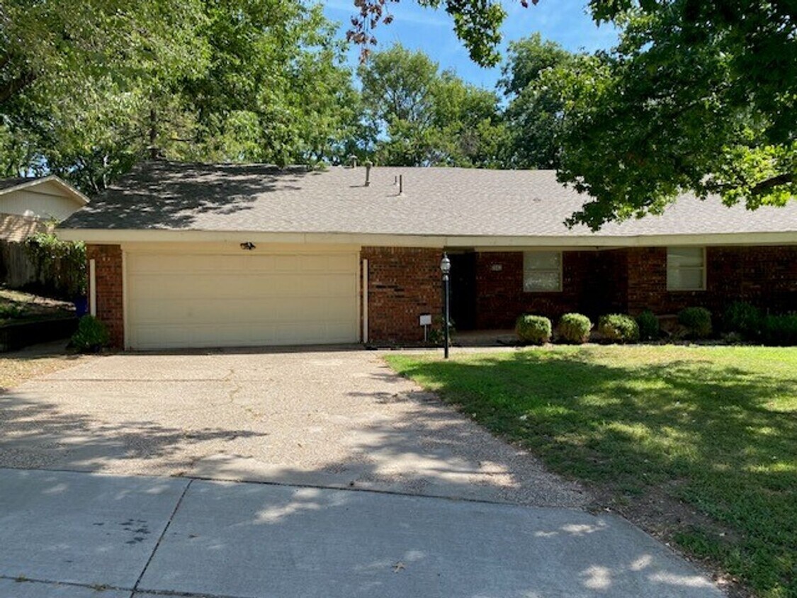 One story duplex in Jenks schools Townhome Rentals in Tulsa OK