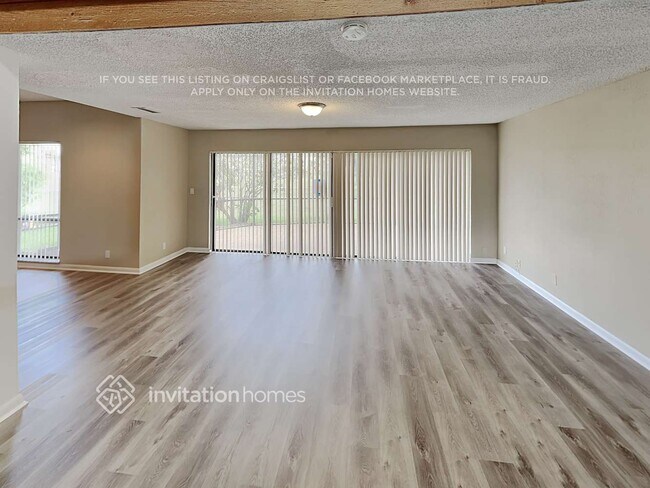 Foto del edificio - 8041 Buttonwood Cir