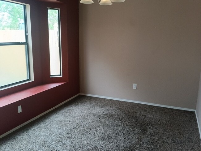 Building Photo - 3 Bedroom, 2.5 Bathroom Home! Schedule a Showing Today!
