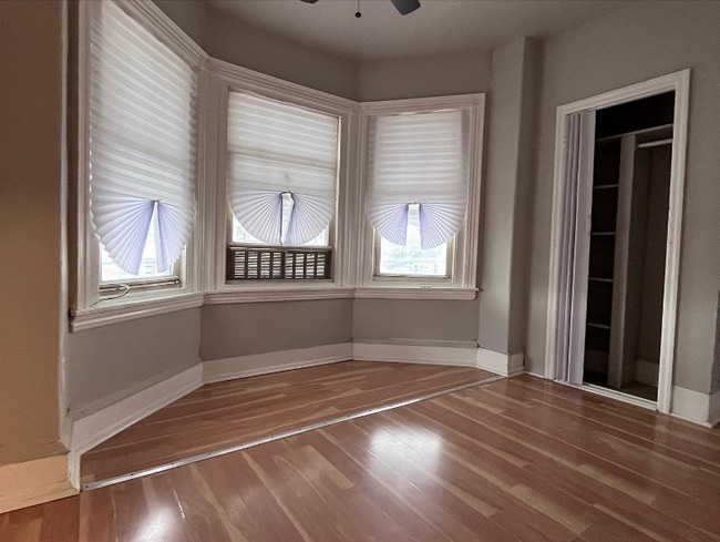 Foto del edificio - 5235 Woodland Ave