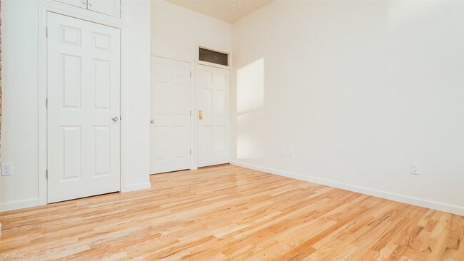 Building Photo - 736 Leonard St