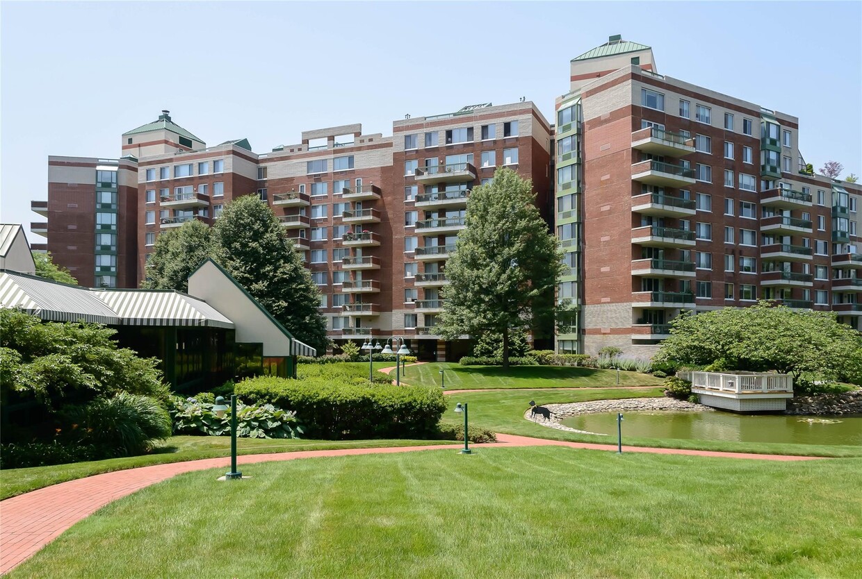 Photo - 111 Cherry Valley Ave (Garden City, NY)
