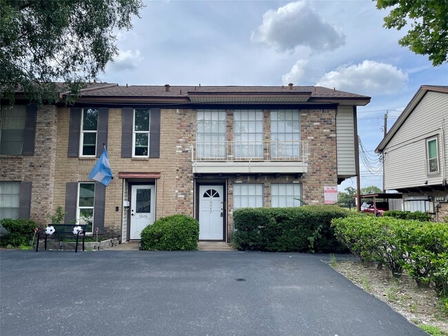 Building Photo - 10682 Hazelhurst Dr