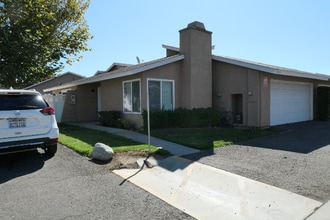 Building Photo - 44715 La Paz Rd