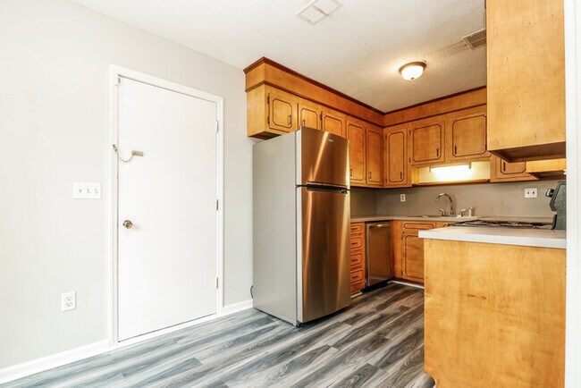 Building Photo - Charming Brick Home in Summerville