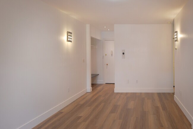 ENTRADA - 620 Mathews St
