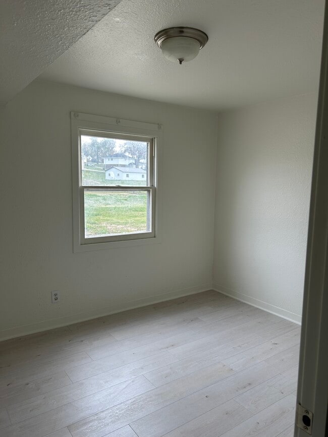 Building Photo - 4645 E Oakwood Dr