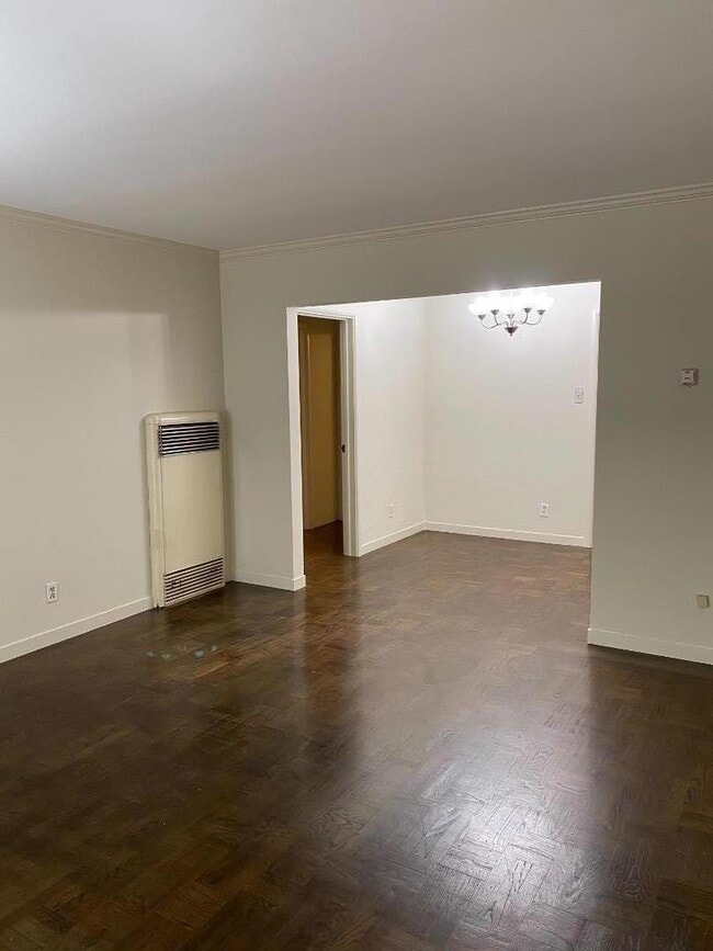 Building Photo - 515 N El Camino Real