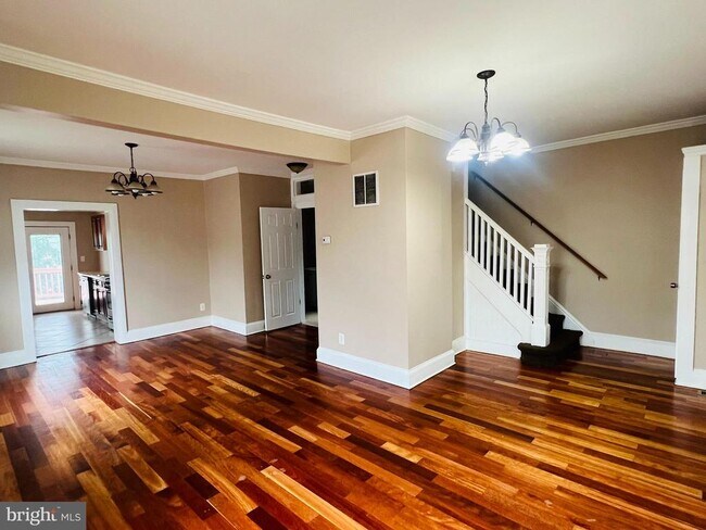 Foto del edificio - 6612 Birchwood Ave