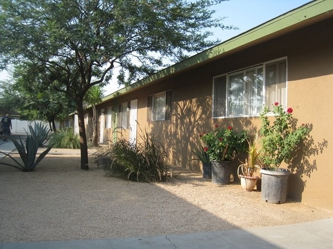 Building Photo - Sandstone Villas Apartments