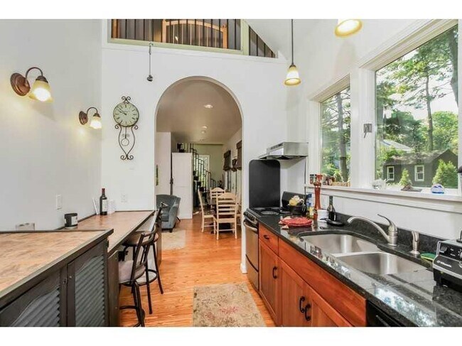 Foto del edificio - 49 Sanford Ave