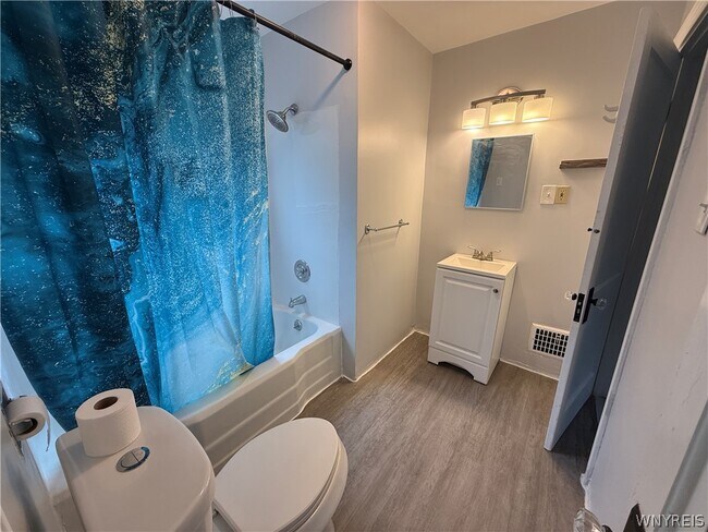 Building Photo - 1035 Oliver St