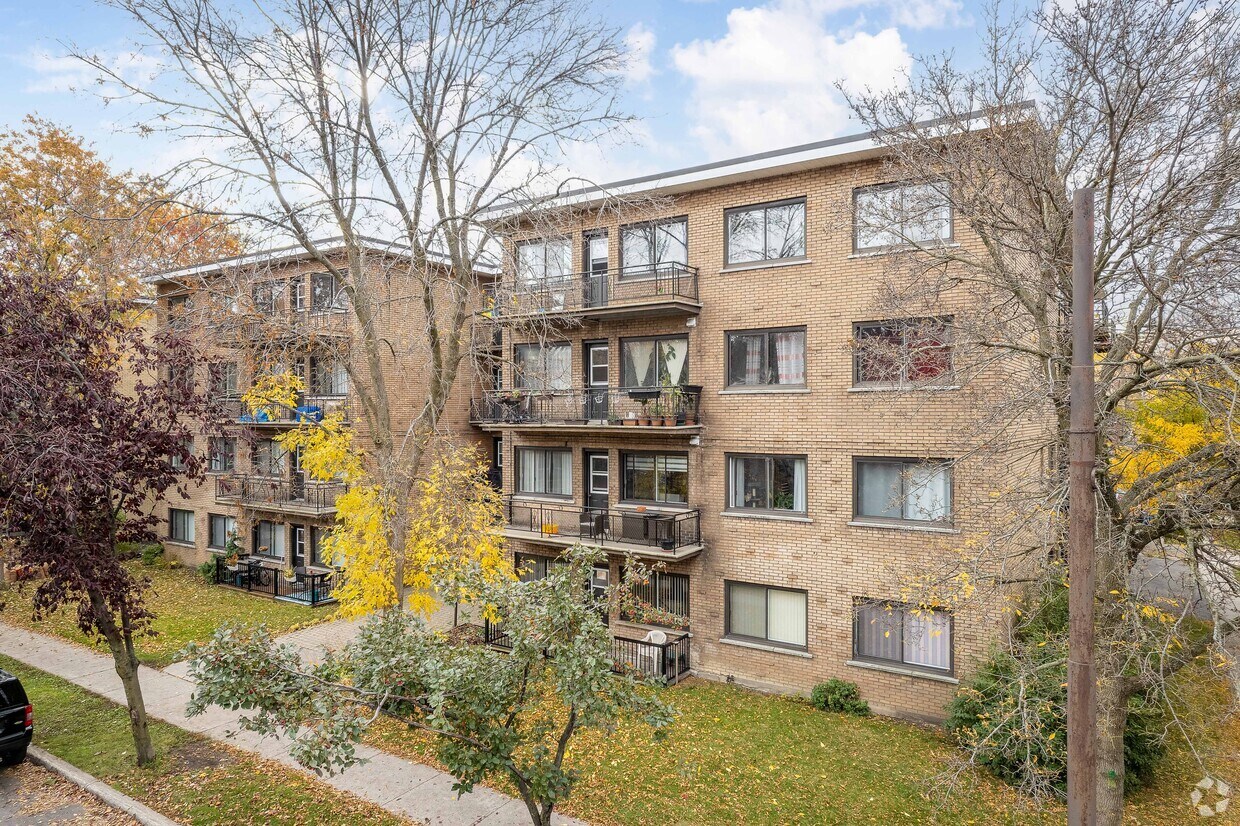 Photo du bâtiment - 4175 Rue Broadway