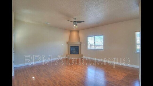 Foto del edificio - 7100 Dancing Eagle Ave NE
