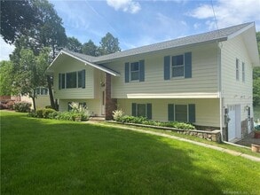 Building Photo - 17 Pinewood Shores