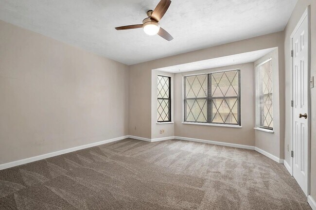 Foto del edificio - 611 Acorn Grove Ct