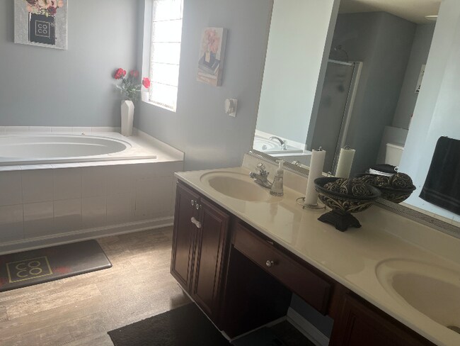 Foto del edificio - 4117 River Breeze Cir