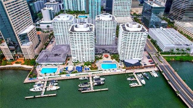 Building Photo - 999 Brickell Bay Dr