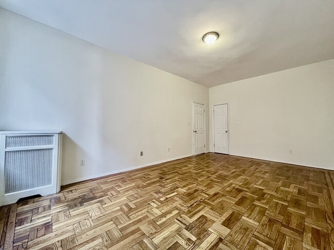 Building Photo - 1803 Riverside Dr
