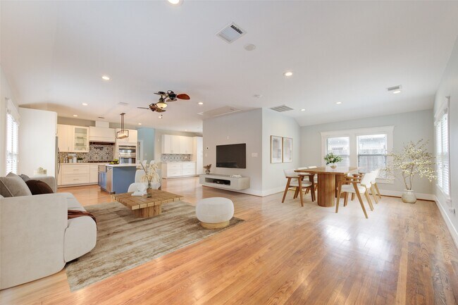 Foto del edificio - 1418 Studewood St