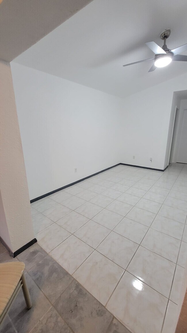 Building Photo - 117 Chicago Woods Cir