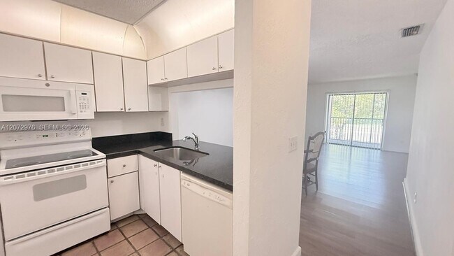Foto del edificio - 10452 NW 10th St