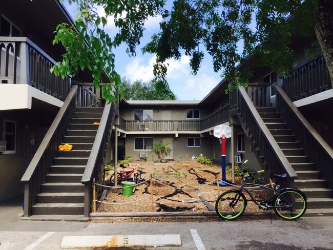 Building Photo - 600 NE 5th Ave