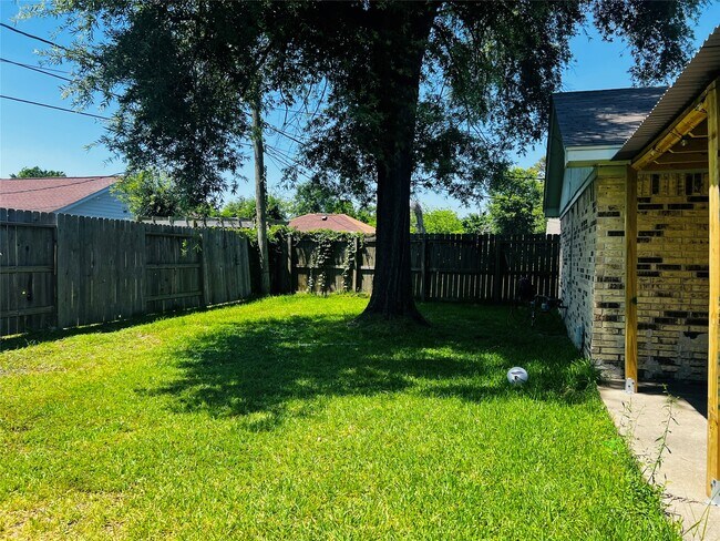 Foto del edificio - 522 Wild Wind Ln