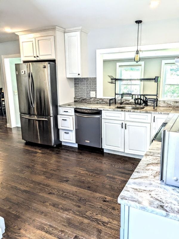 Building Photo - 154 Main St