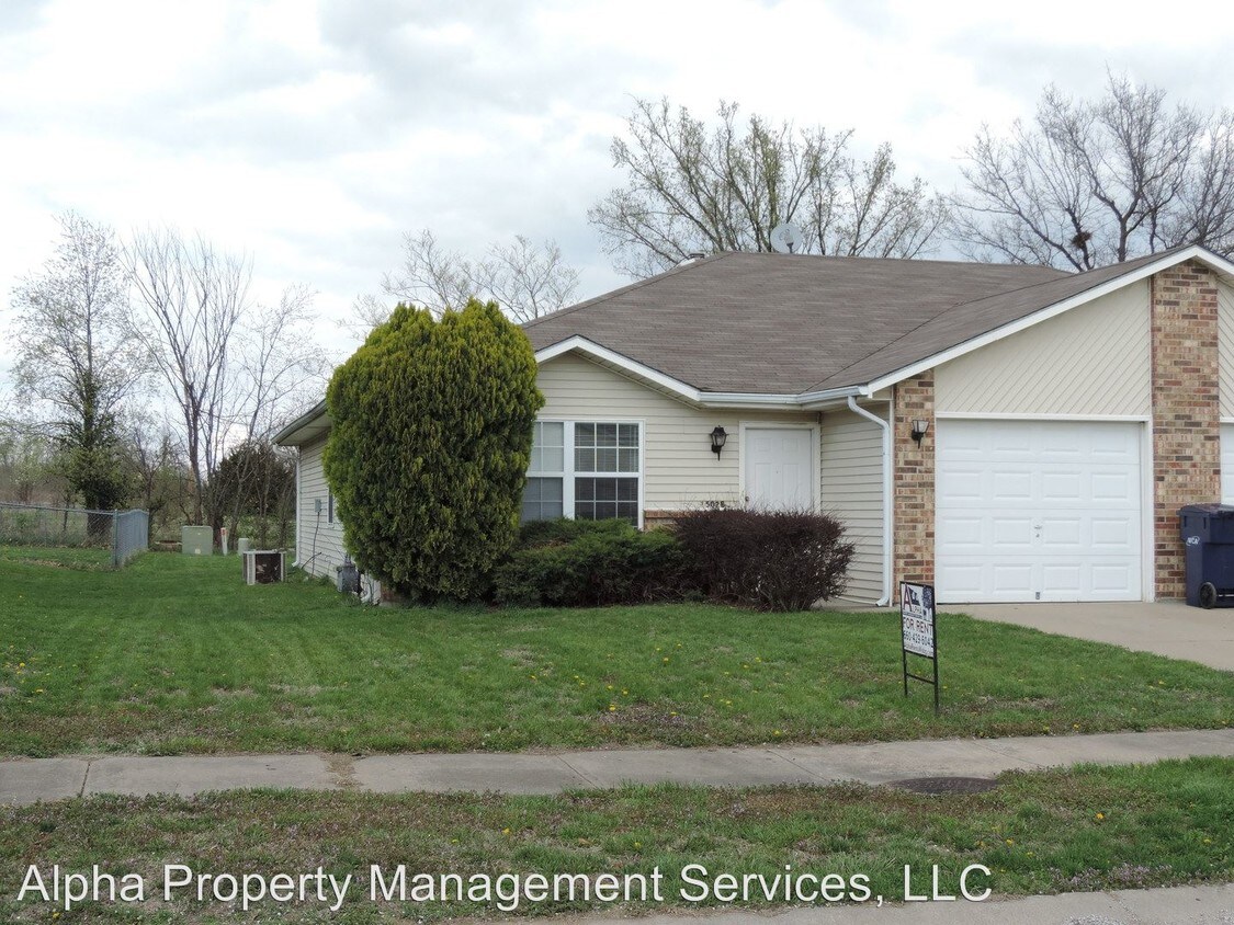 1502 8th St, Knob Noster, MO 65336 Apartment for Rent in Knob Noster