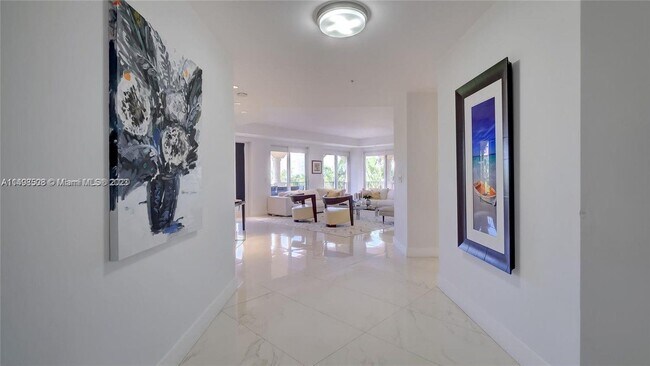 Foto del edificio - 13637 Deering Bay Dr
