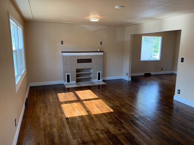 Building Photo - 2407 E 7th Ave