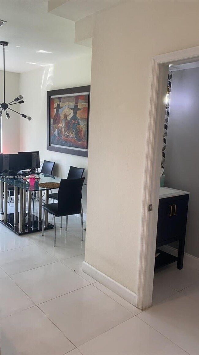Foto del edificio - 3364 W 92nd Pl
