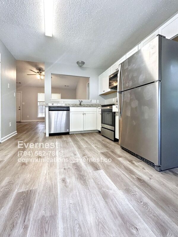 Building Photo - 2436 Fairstone Ave