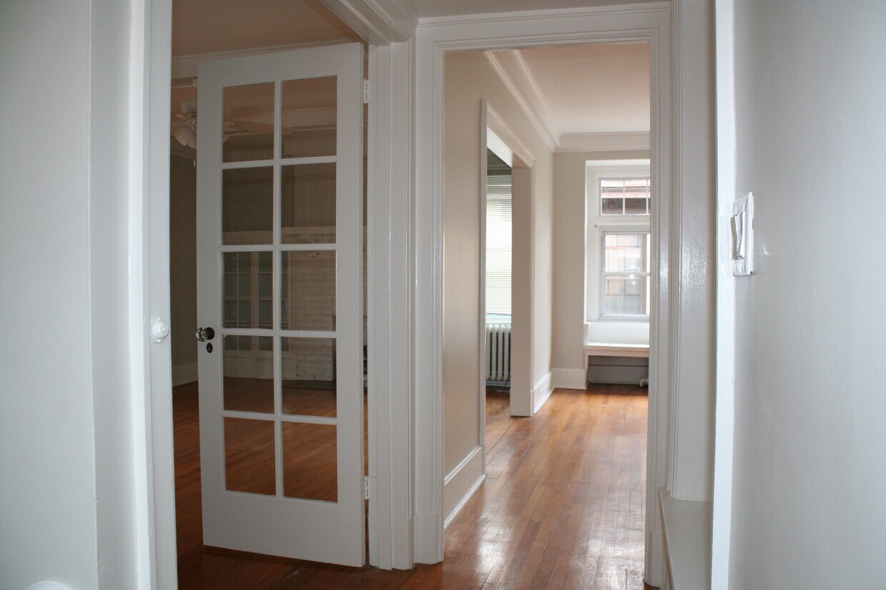 Primary Photo - 5253 Ellsworth Ave