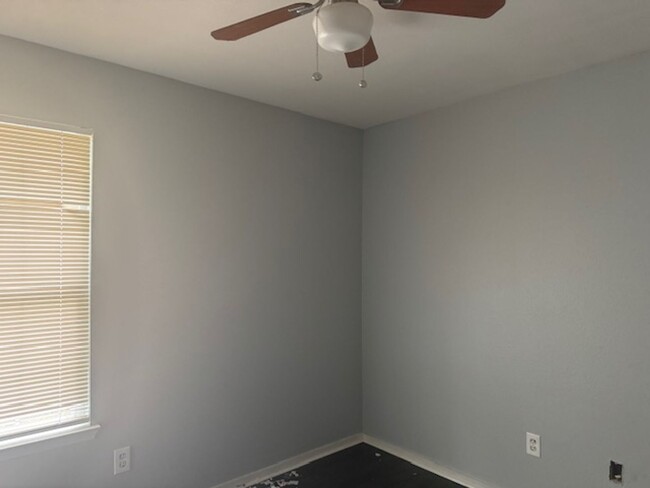 Foto del edificio - 570 Sterling Price St