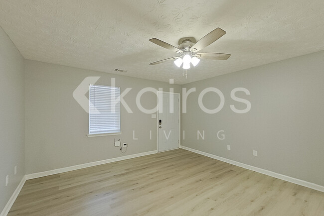 Building Photo - 320 Deer Park Dr