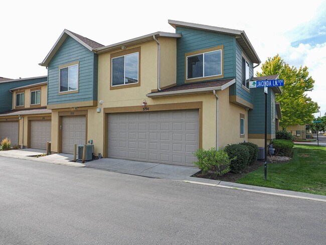 Foto del edificio - 3794 Lilac Heights Dr