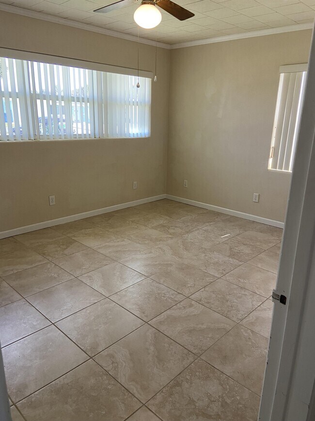 Photo - 124 Longwood Dr House