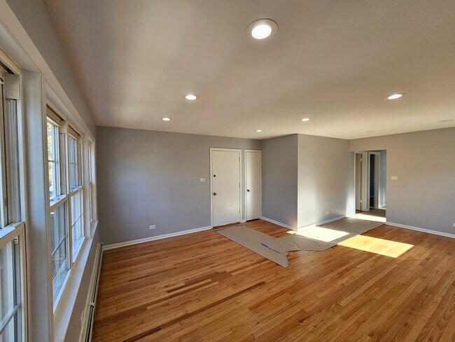 Building Photo - 2909 N Austin Ave